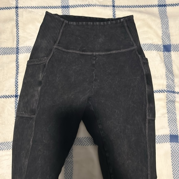 Offline by Aerie leggings with pockets - Picture 4 of 9